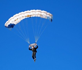 开云体育下载-安哥拉奇迹夜，当努涅斯的铁蹄踏碎欧洲红魔的傲慢