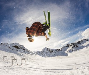 开云体育中国-切特·霍姆格伦，当独角兽在上海的聚光灯下起舞