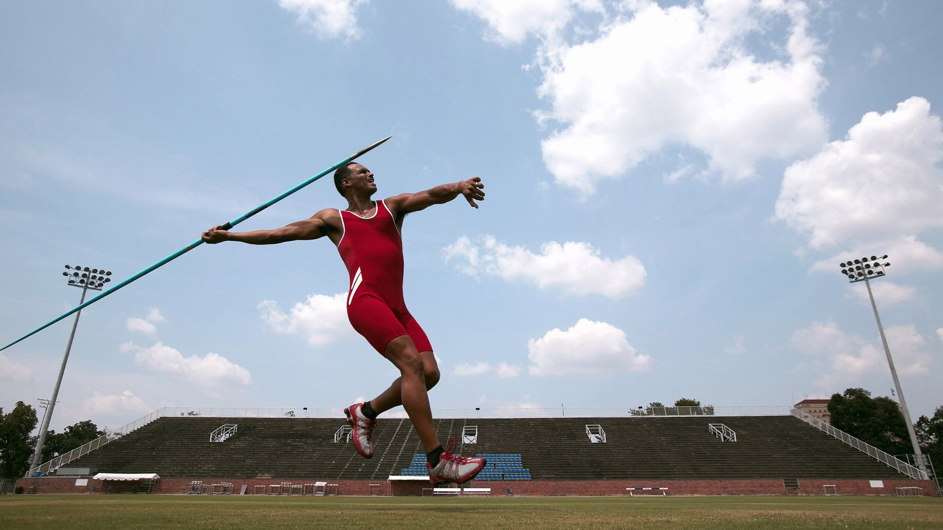 欧冠半决赛焦点战，当灰熊轻取老鹰，我们究竟在看什么？